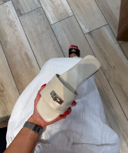 FLAT SANDALS WITH -20% OFF