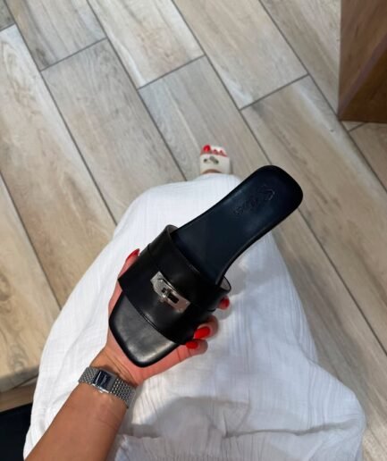 FLAT SANDALS WITH -20% OFF