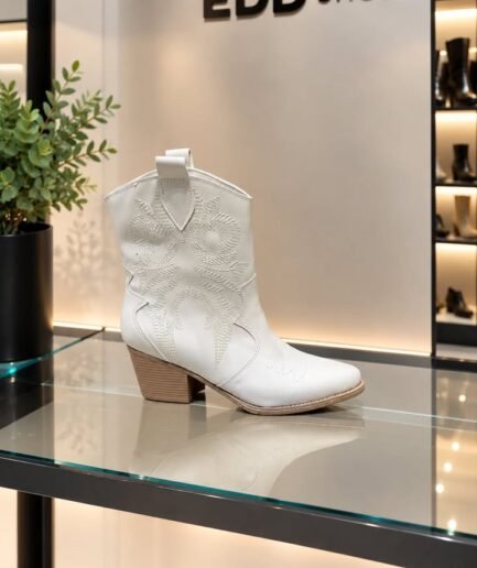 SHORT COWBOY BOOTS